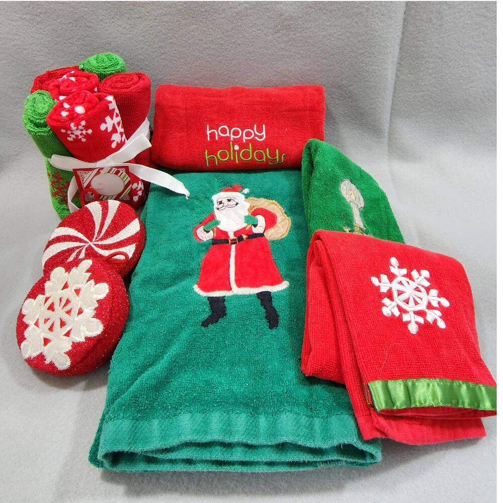 Mixed Lot Christmas Towels (4) Wash Cloths (5) & Kitchen Scrubbers (2) 11pc